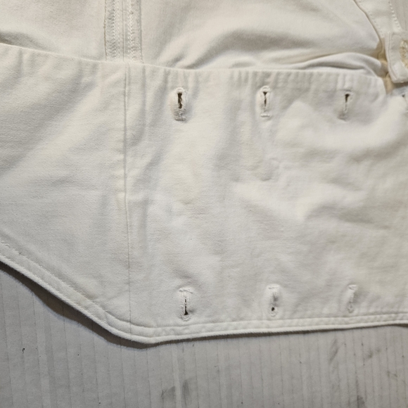 Stylish White Buttoned Top - Picture 9 of 12